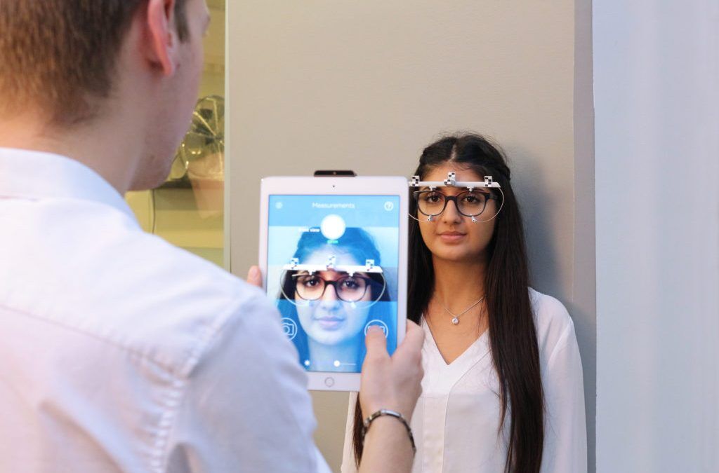 Essilor Fit™ Technology - Personalized Measurements For Enhanced Visual Comfort